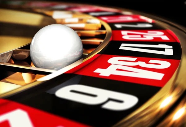 Live roulette table with PUBG Mobile Pro League match feed visible in split-screen mode